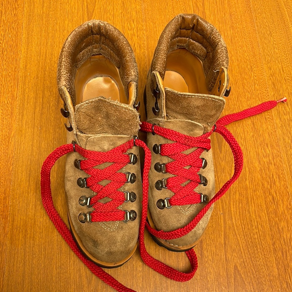 Vintage Trackers Classic Hiking Boots Red Shoelace